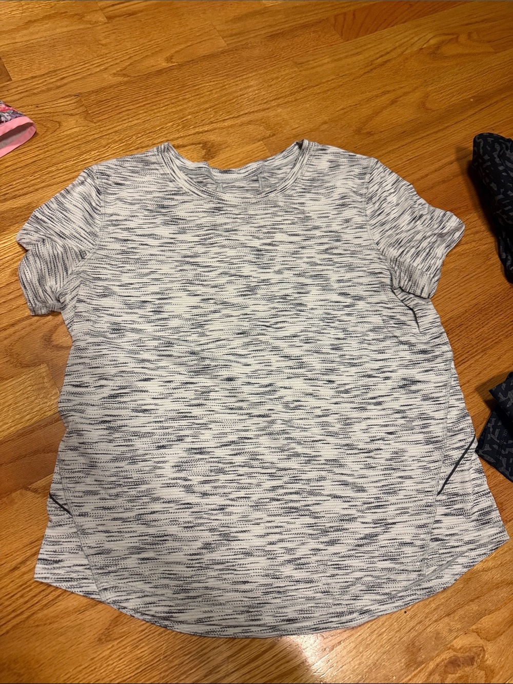 Lululemon Space-Dye Short Sleeve Tee - Heather Gray size 6